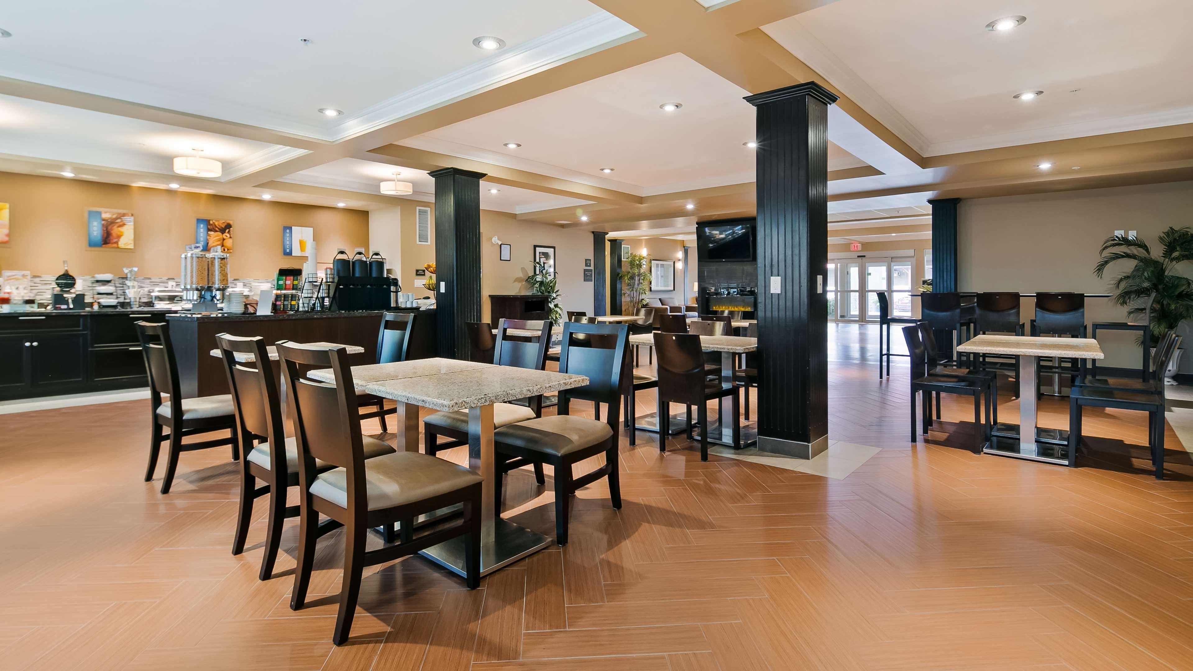 Best Western Plus Peace River Hotel & Suites Buitenkant foto