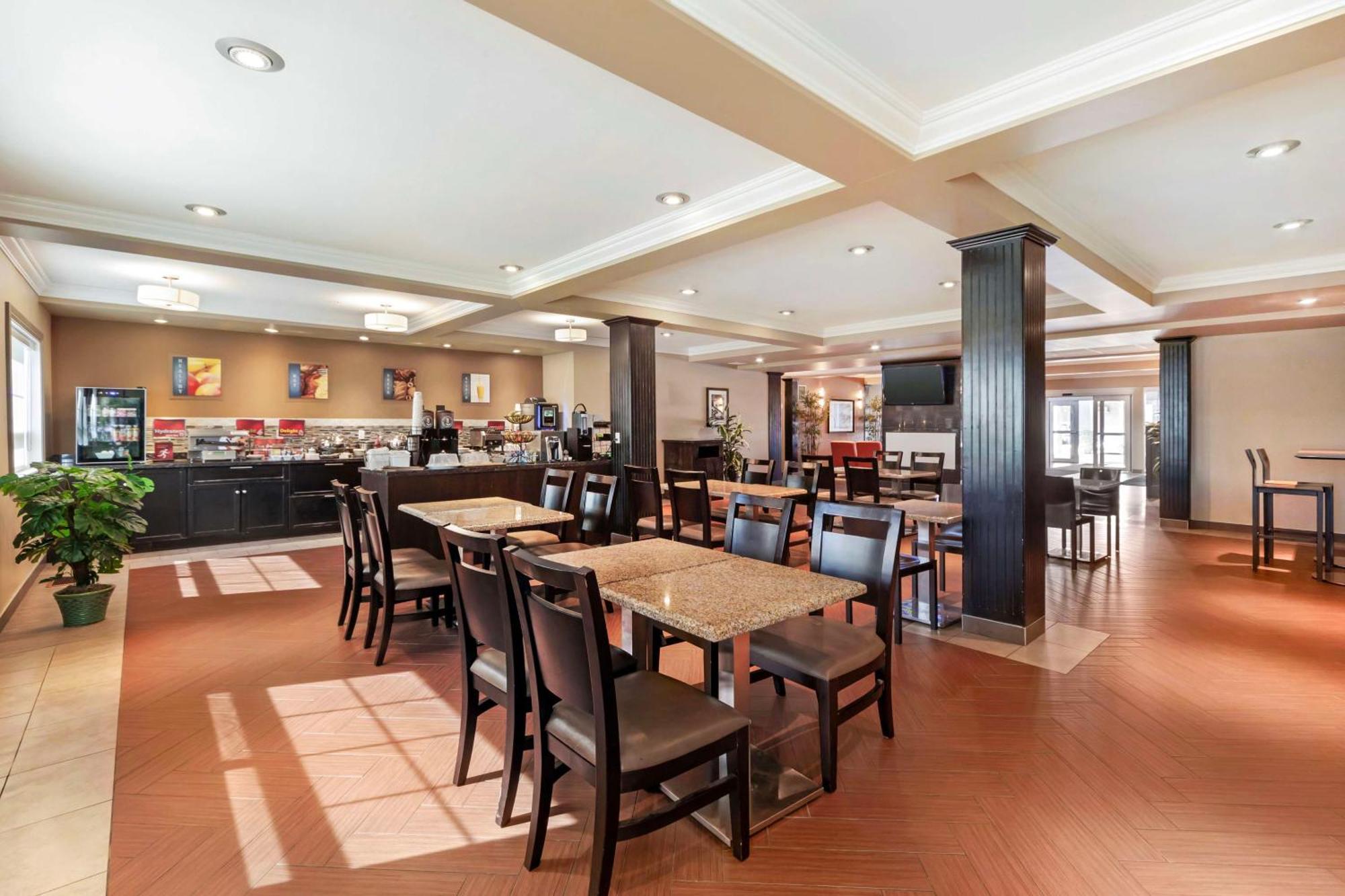 Best Western Plus Peace River Hotel & Suites Buitenkant foto