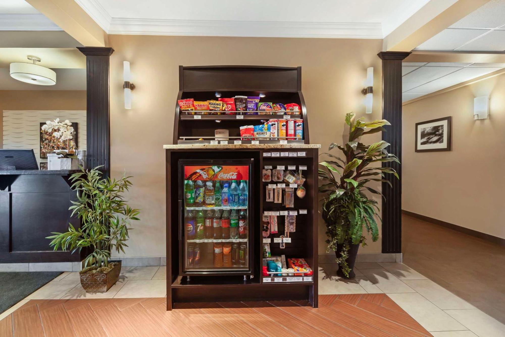 Best Western Plus Peace River Hotel & Suites Buitenkant foto