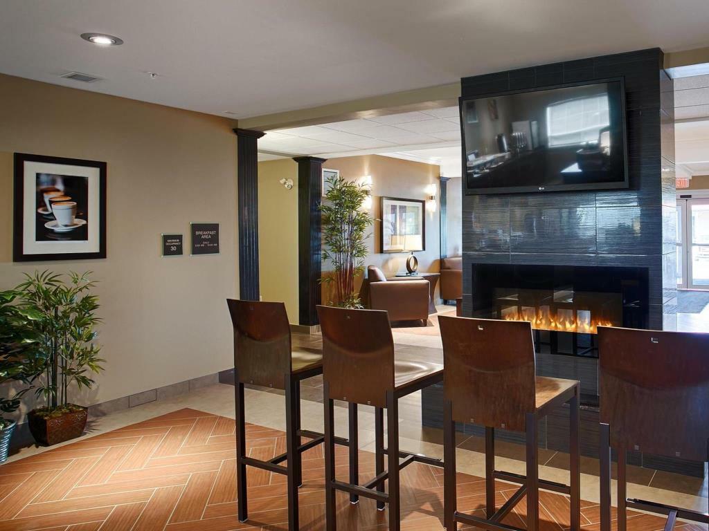 Best Western Plus Peace River Hotel & Suites Buitenkant foto